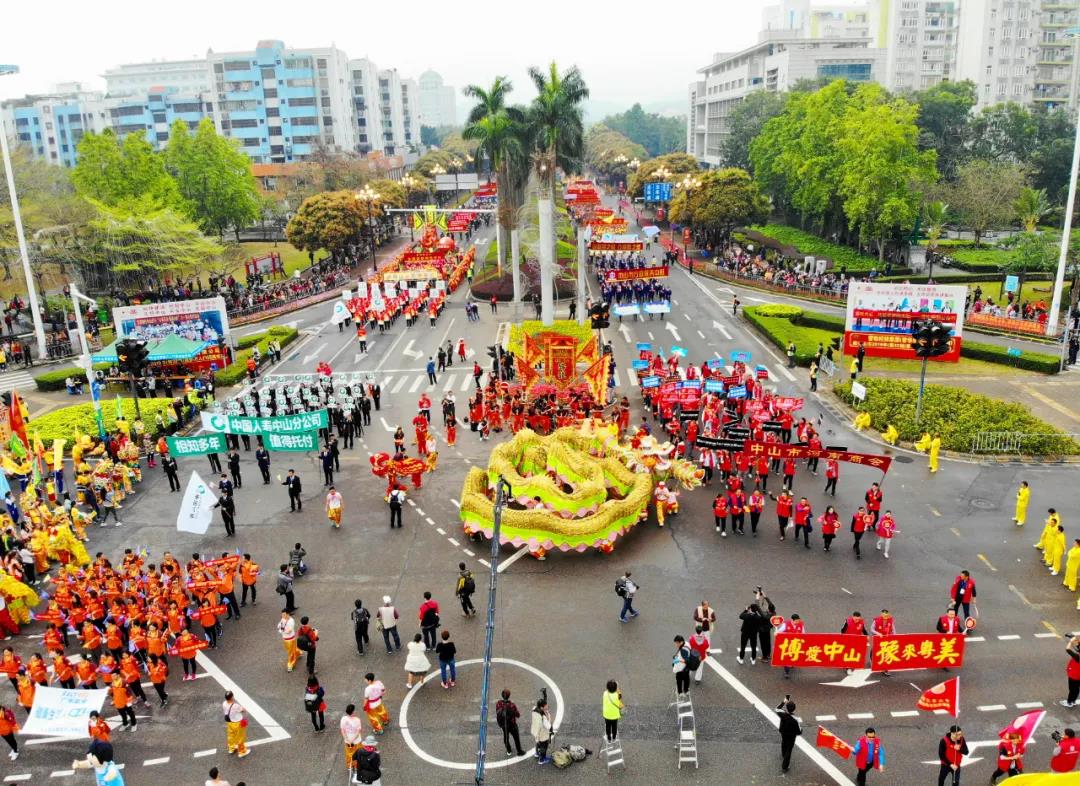 万人慈善盛会